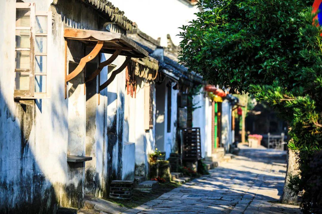 女生给男生发信息男生就回一两个字 我们认识了两天我们先从朋友做起然后每次我给就回几个字怎么办?红迪网-热门话题讨论社区